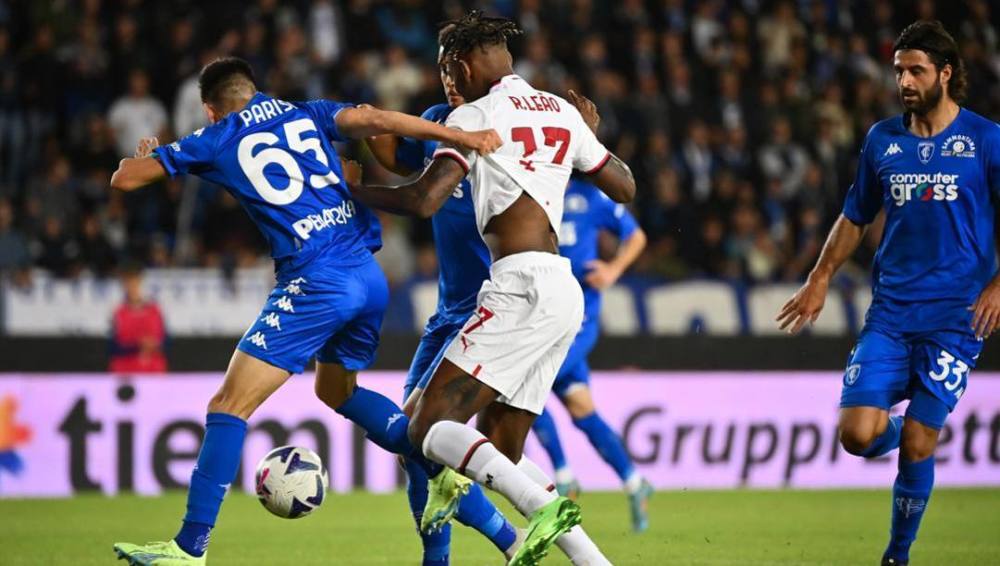 她并未退缩 她并未退缩